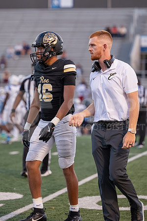 240830 Elsik vs CHS Football - Ainsley Stewart-66