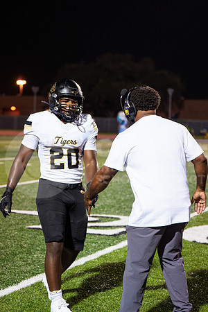 250828 CHS vs Elsik Football - Natalya Chicas-23