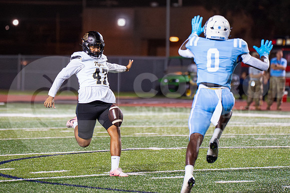 250828 CHS vs Elsik Football - Natalya Chicas-29