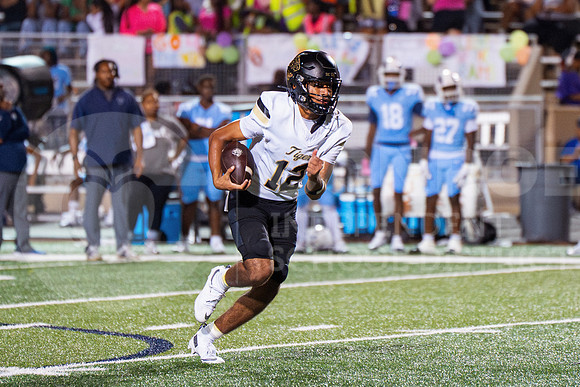 250828 CHS vs Elsik Football - Natalya Chicas-31