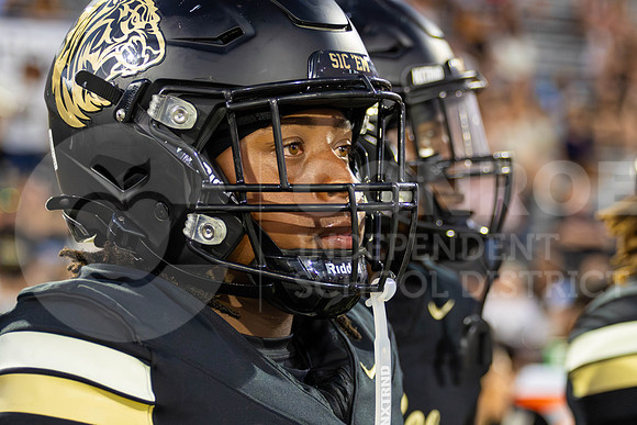 251009 Grand Oaks vs Conroe Football-35