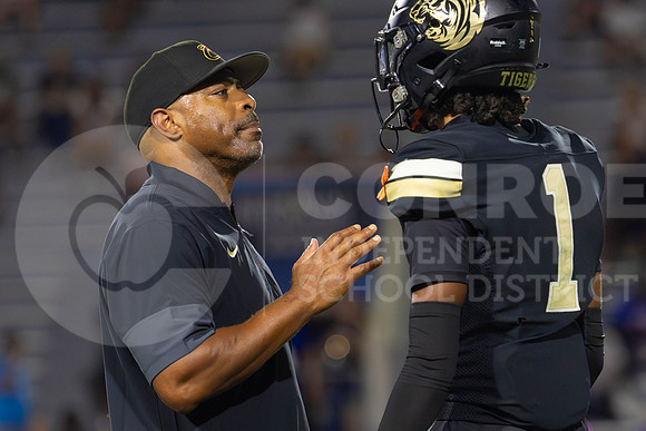 251009 Grand Oaks vs Conroe Football-68
