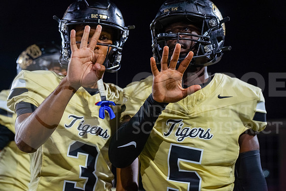 251024 Caney Creek vs Conroe Football - Natalya Chicas-33