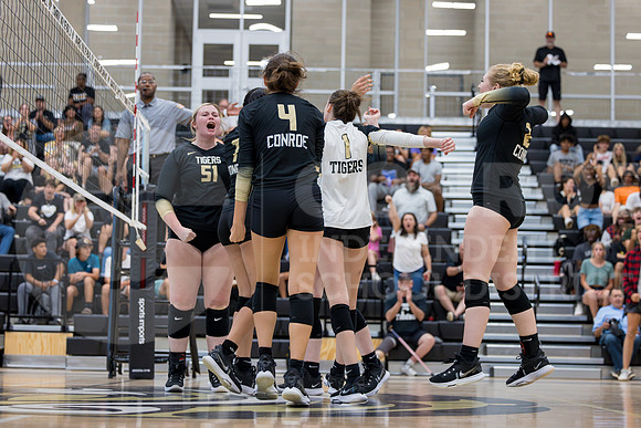 230901 TWHS vs CHS Volleyball-33