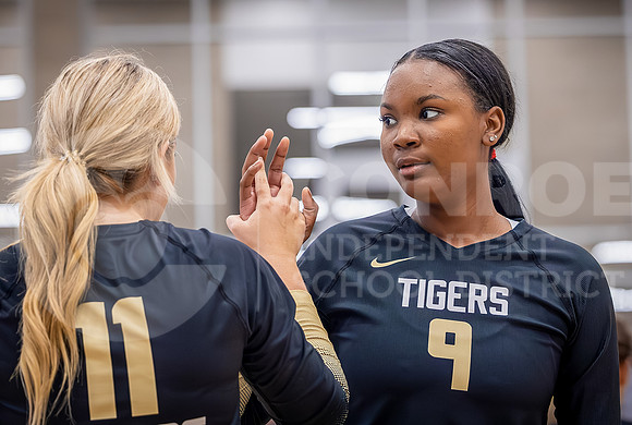 230901 Volleyball TWHS vs Conroe - Taryn Farnsworth-45