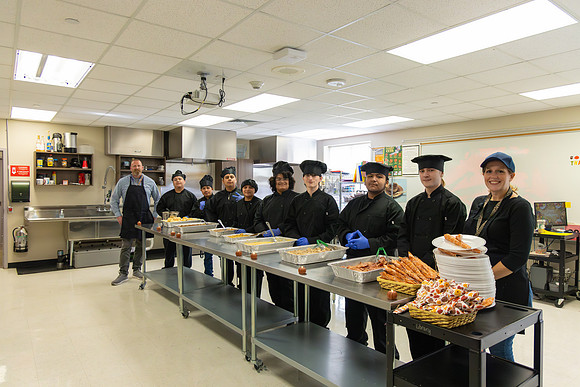 251118 Washington Thanksgiving Meal-5