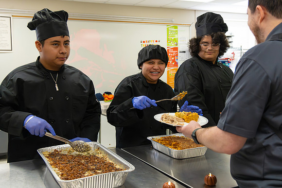 251118 Washington Thanksgiving Meal-8