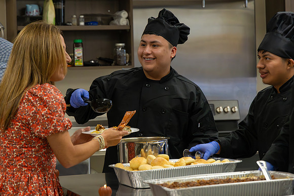 251118 Washington Thanksgiving Meal-14