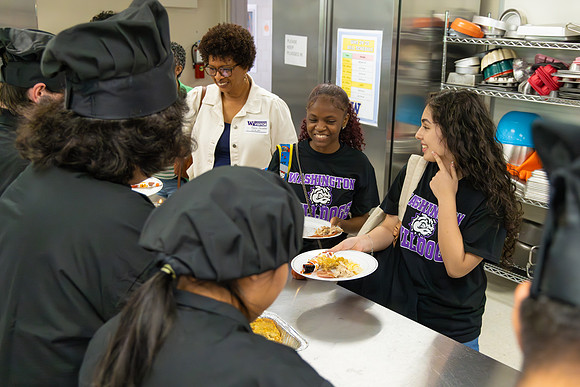 251118 Washington Thanksgiving Meal-24