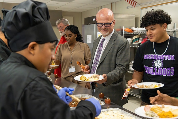 251118 Washington Thanksgiving Meal-28