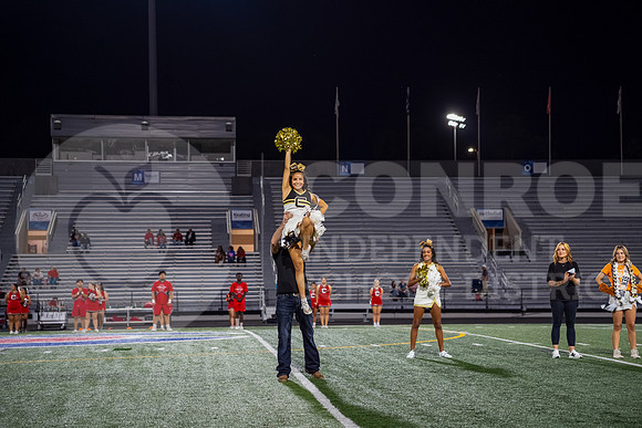 251107 Cleveland vs Conroe football - Natalya Chicas-14