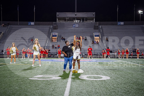 251107 Cleveland vs Conroe football - Natalya Chicas-13
