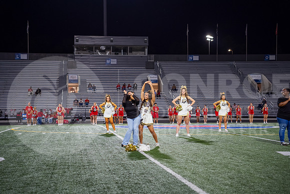 251107 Cleveland vs Conroe football - Natalya Chicas-11