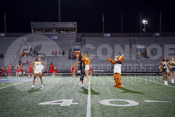 251107 Cleveland vs Conroe football - Natalya Chicas-15