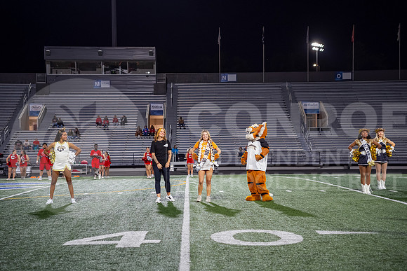 251107 Cleveland vs Conroe football - Natalya Chicas-16