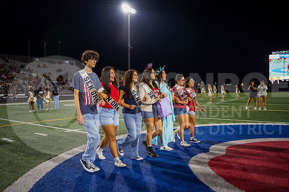 251107 Cleveland vs Conroe football - Natalya Chicas-17