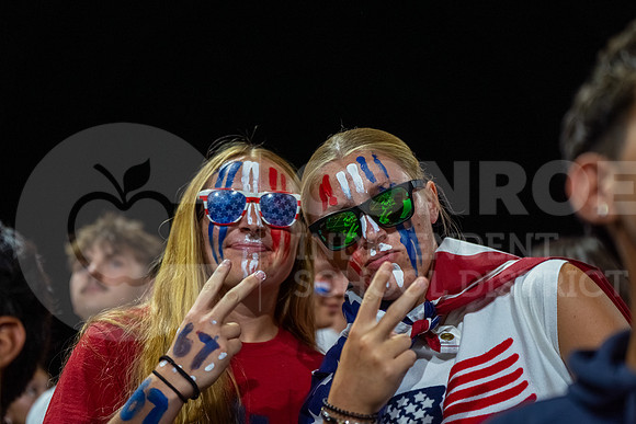 251107 Cleveland vs Conroe football - Natalya Chicas-22