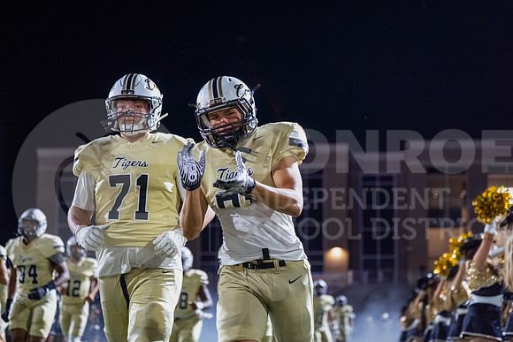 251107 Cleveland vs Conroe football - Natalya Chicas-26