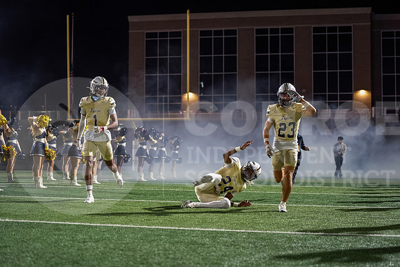 251107 Cleveland vs Conroe football - Natalya Chicas-27