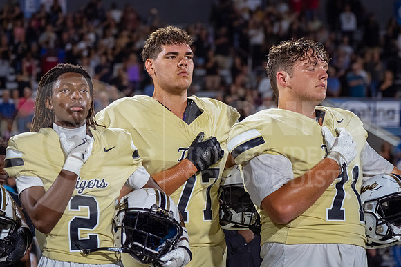 251107 Cleveland vs Conroe football - Natalya Chicas-33