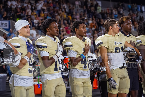 251107 Cleveland vs Conroe football - Natalya Chicas-34