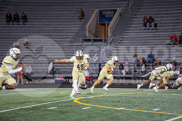 251107 Cleveland vs Conroe football - Natalya Chicas-36