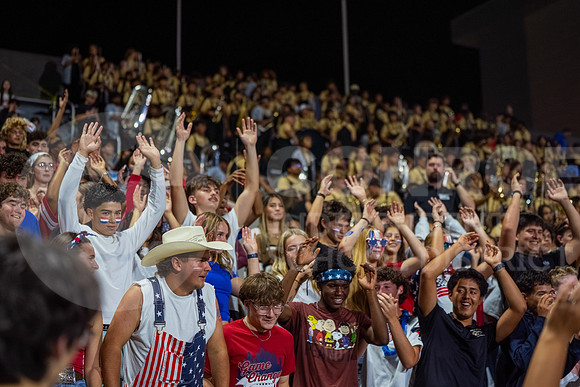 251107 Cleveland vs Conroe football - Natalya Chicas-37