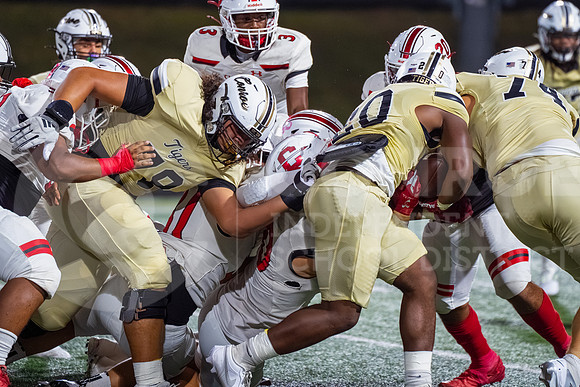 251107 Cleveland vs Conroe football - Natalya Chicas-42