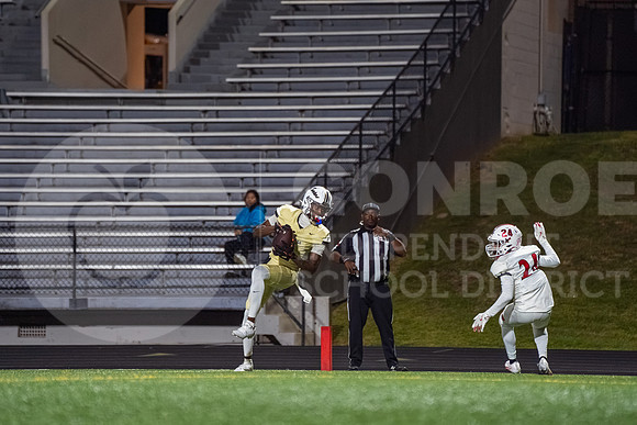 251107 Cleveland vs Conroe football - Natalya Chicas-44