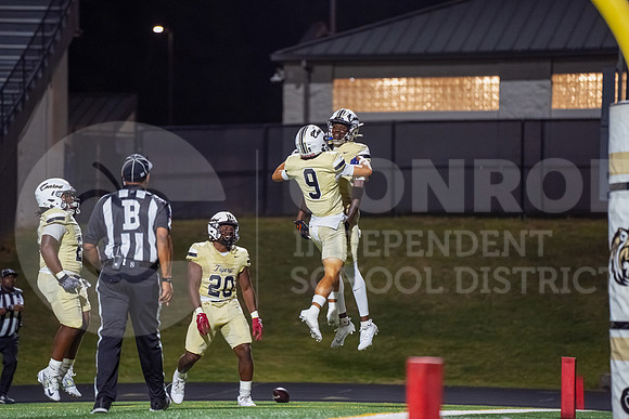 251107 Cleveland vs Conroe football - Natalya Chicas-45