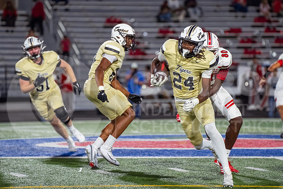 251107 Cleveland vs Conroe football - Natalya Chicas-54