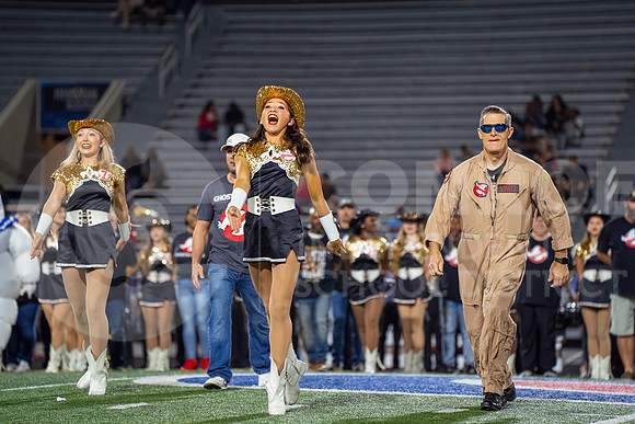 251107 Cleveland vs Conroe football - Natalya Chicas-64