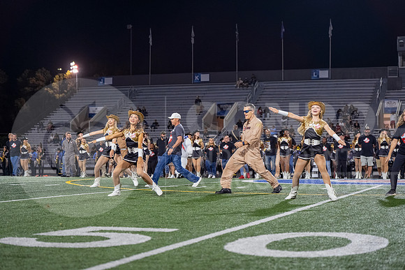 251107 Cleveland vs Conroe football - Natalya Chicas-65