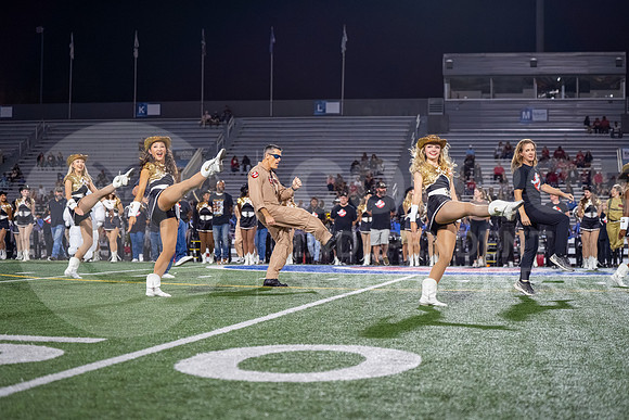 251107 Cleveland vs Conroe football - Natalya Chicas-66