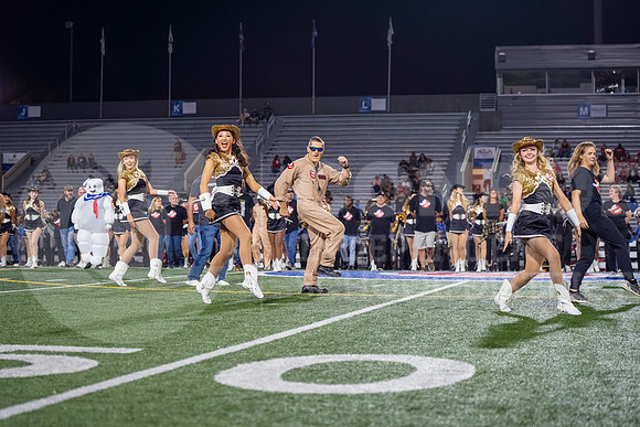 251107 Cleveland vs Conroe football - Natalya Chicas-67