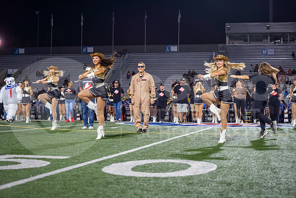 251107 Cleveland vs Conroe football - Natalya Chicas-68