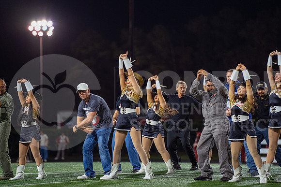 251107 Cleveland vs Conroe football - Natalya Chicas-77