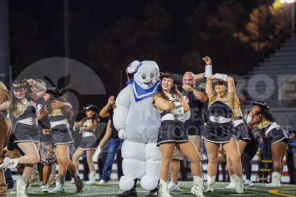 251107 Cleveland vs Conroe football - Natalya Chicas-93