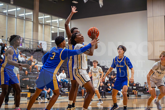 251124 CE King vs Conroe Boys Basketball - Natalya Chicas-4
