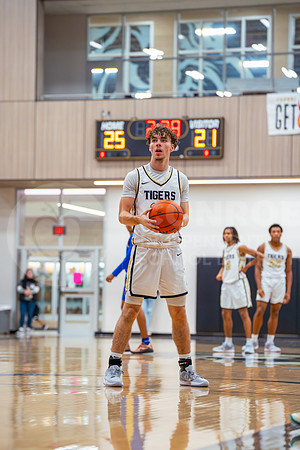 251124 CE King vs Conroe Boys Basketball - Natalya Chicas-3