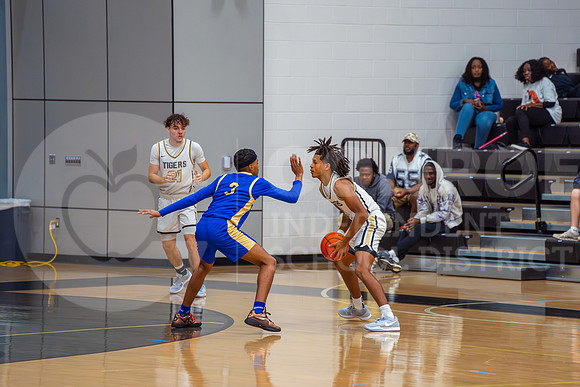 251124 CE King vs Conroe Boys Basketball - Natalya Chicas-1