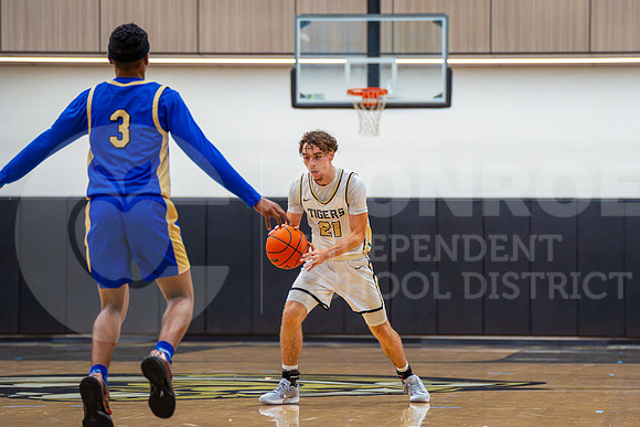 251124 CE King vs Conroe Boys Basketball - Natalya Chicas-9