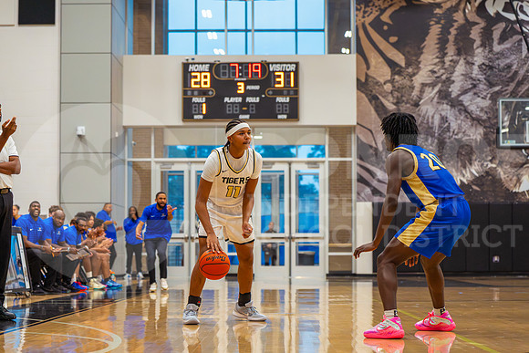 251124 CE King vs Conroe Boys Basketball - Natalya Chicas-13