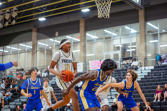 251124 CE King vs Conroe Boys Basketball - Natalya Chicas-15