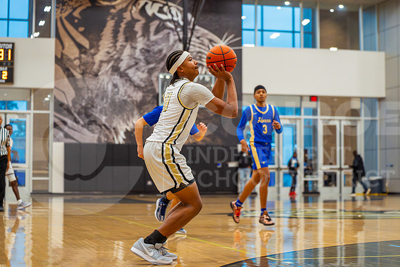 251124 CE King vs Conroe Boys Basketball - Natalya Chicas-22