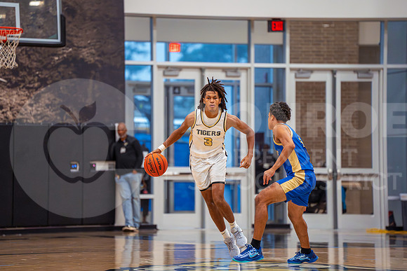 251124 CE King vs Conroe Boys Basketball - Natalya Chicas-25