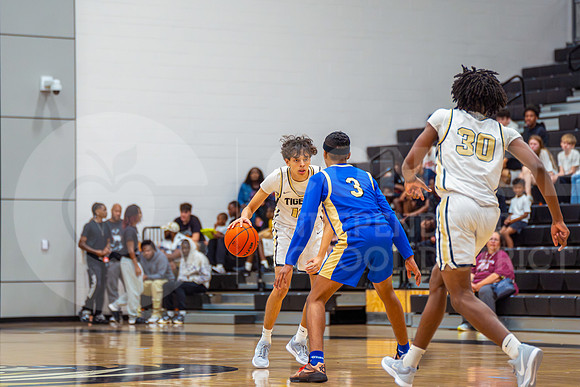 251124 CE King vs Conroe Boys Basketball - Natalya Chicas-27