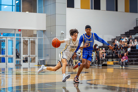 251124 CE King vs Conroe Boys Basketball - Natalya Chicas-28