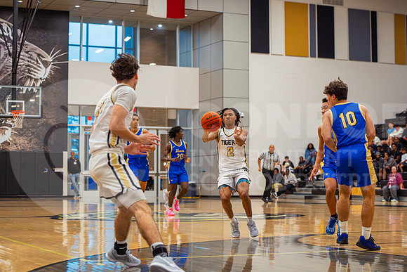 251124 CE King vs Conroe Boys Basketball - Natalya Chicas-32