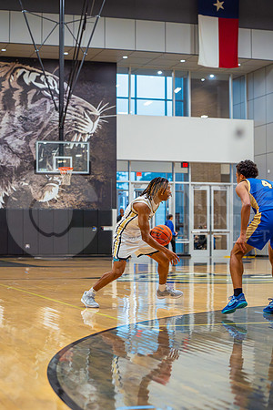 251124 CE King vs Conroe Boys Basketball - Natalya Chicas-33